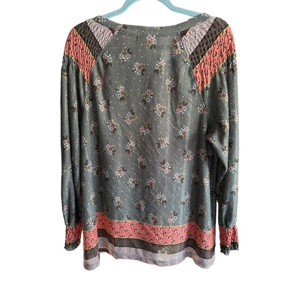 One World sz XL green print tasseled Boho long sleeve ruched cuff shoulder top - Picture 4 of 8